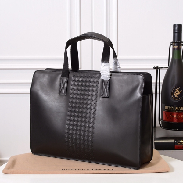 ボッテガヴェネタバッグ背面デザイン